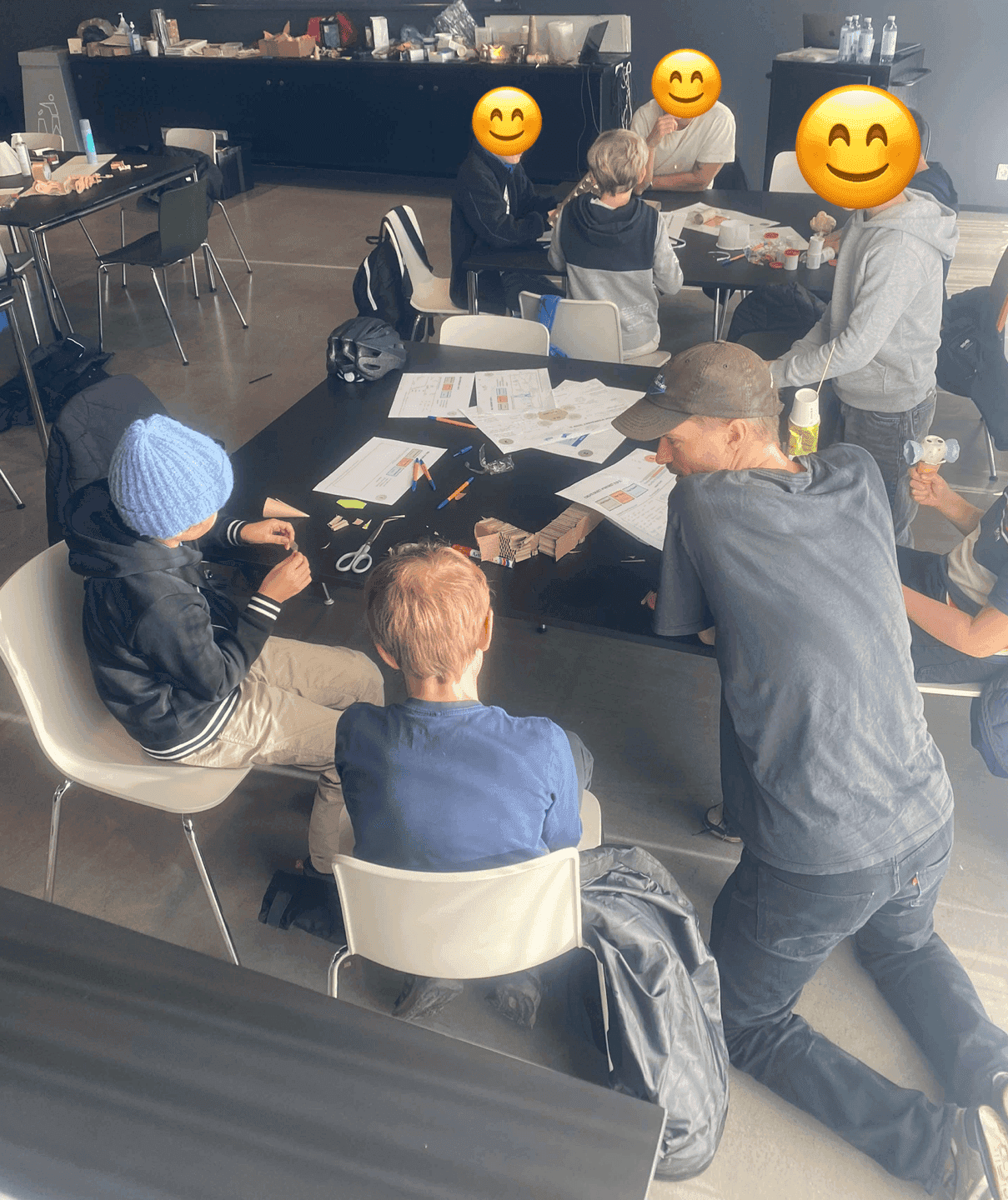 Andreas Refsgaard underviser AI workshop for børn